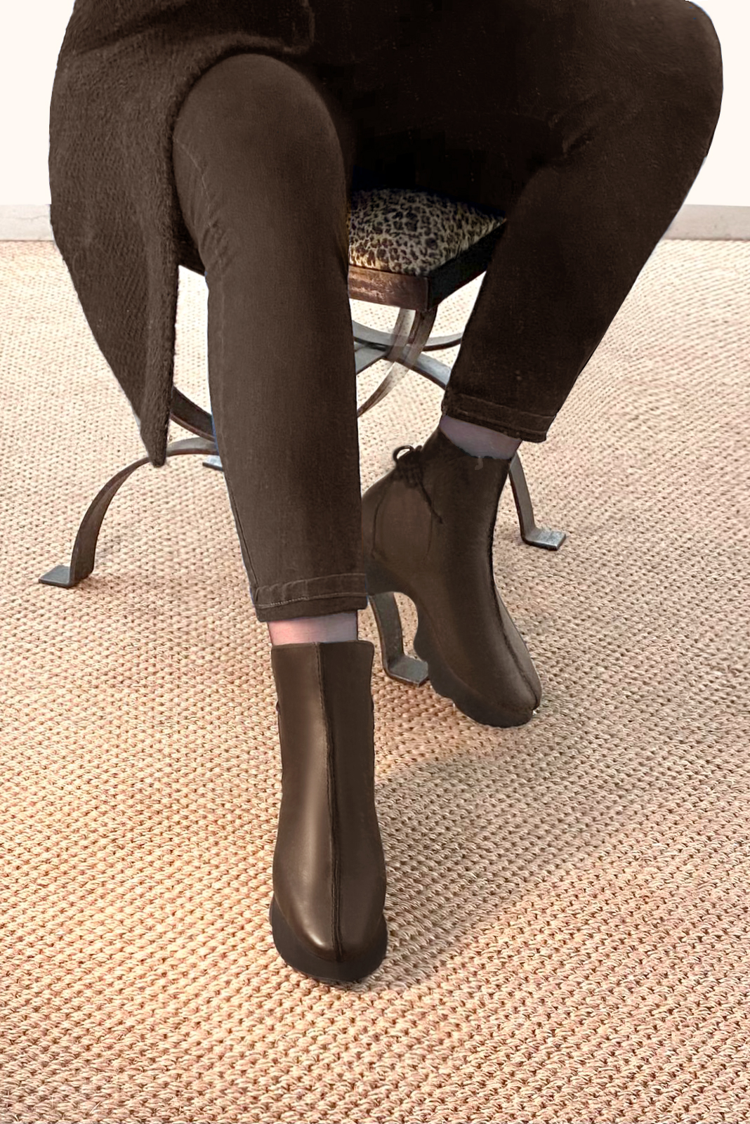 Dark brown women's ankle boots with laces at the back. Round toe. Low rubber soles. Top view - Florence KOOIJMAN